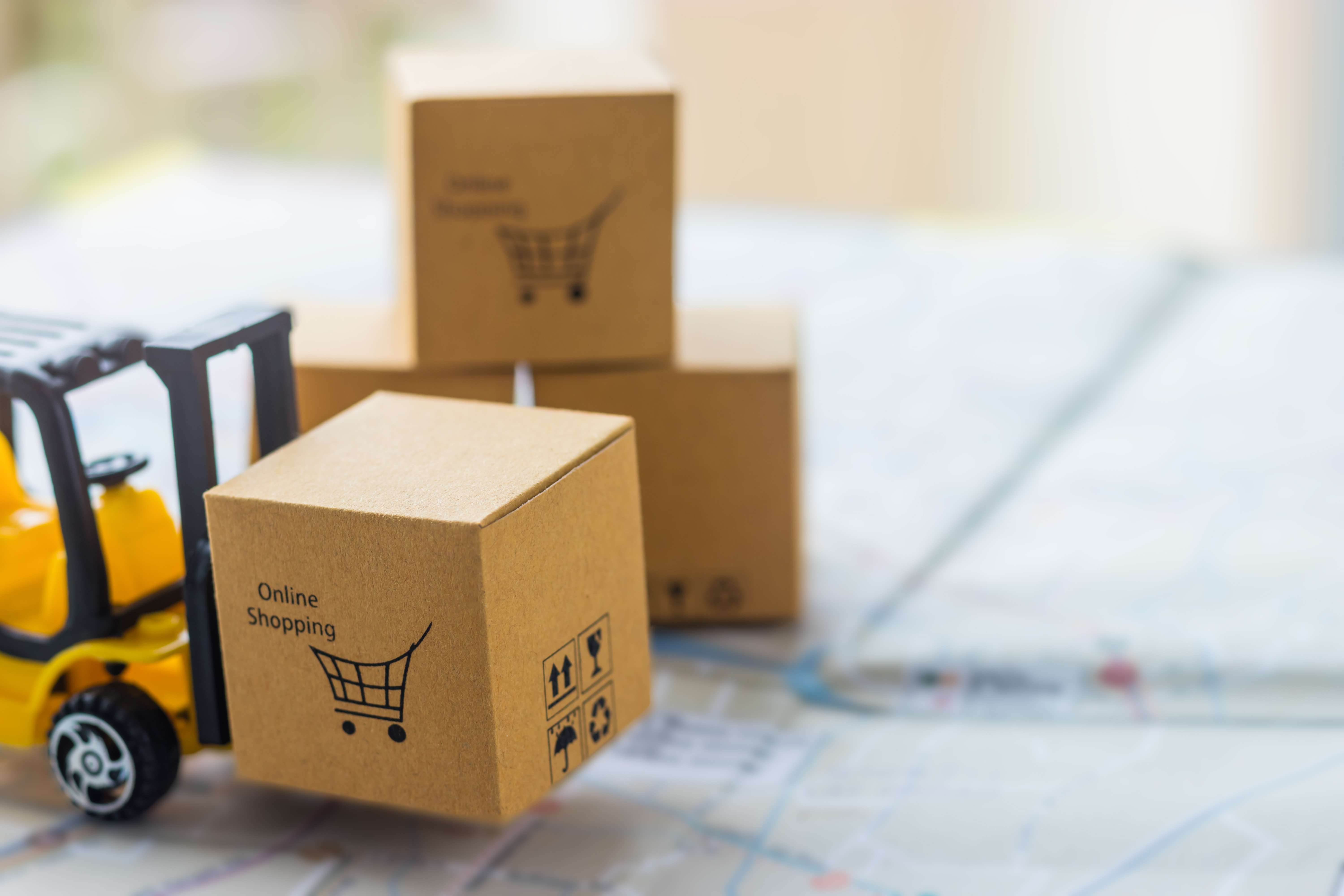 荷物とトラックのおもちゃ